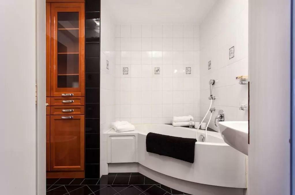 Center Marvel Apartment Ljubljana Luaran gambar